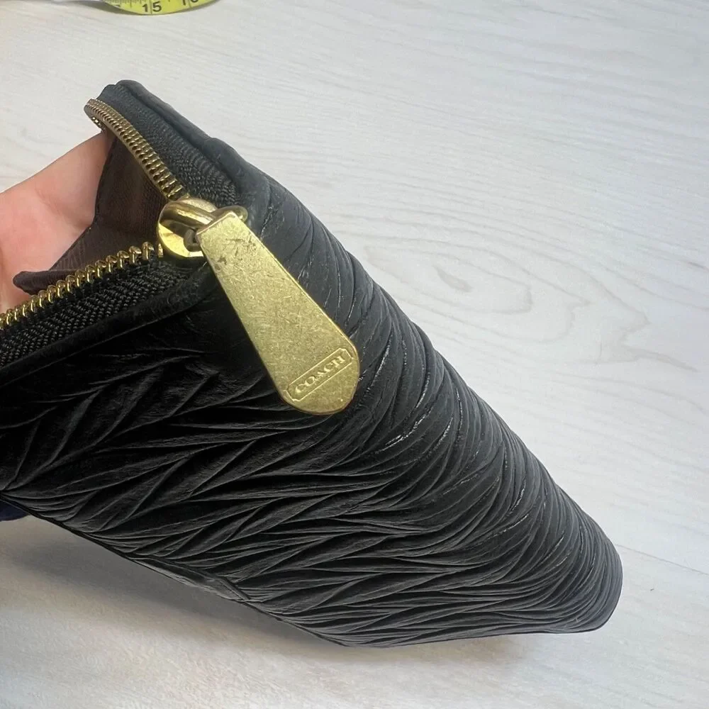Very Rare Coach Wallet Zip Around Accordion Black‎ w/Leather Design Soft Leather